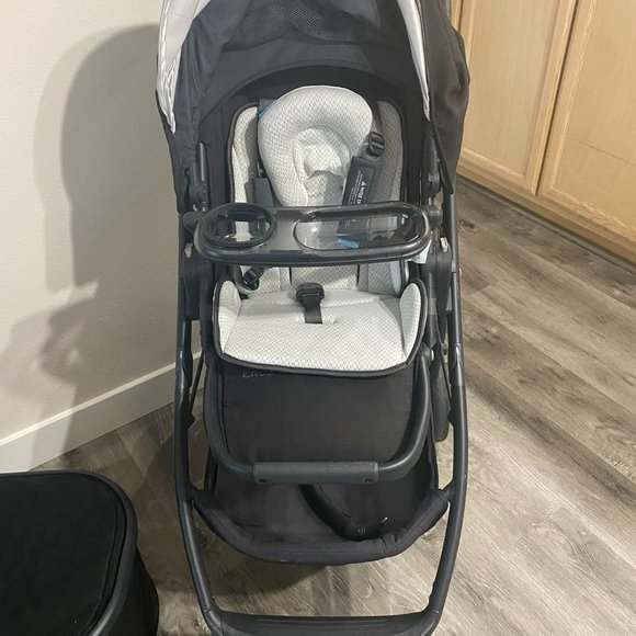 UPPAbaby 2018 Cruz Stroller And Bassinet - Picture 3 of 9
